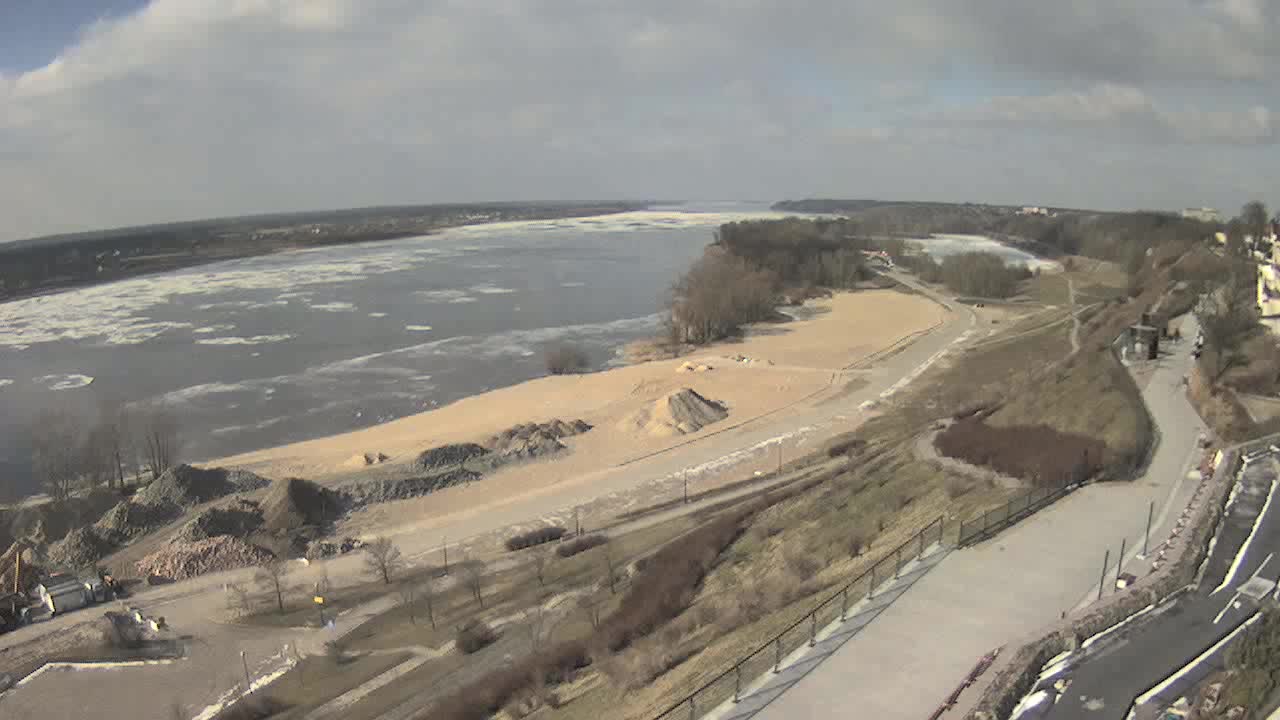 Obraz z kamery na plażę nad Wisłą w Płocku w dniu 2018-02-25 10:42