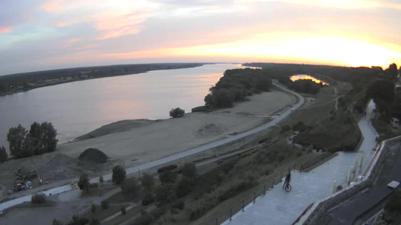 Obraz z kamery na plażę nad Wisłą w Płocku w dniu 2018-06-27 21:14