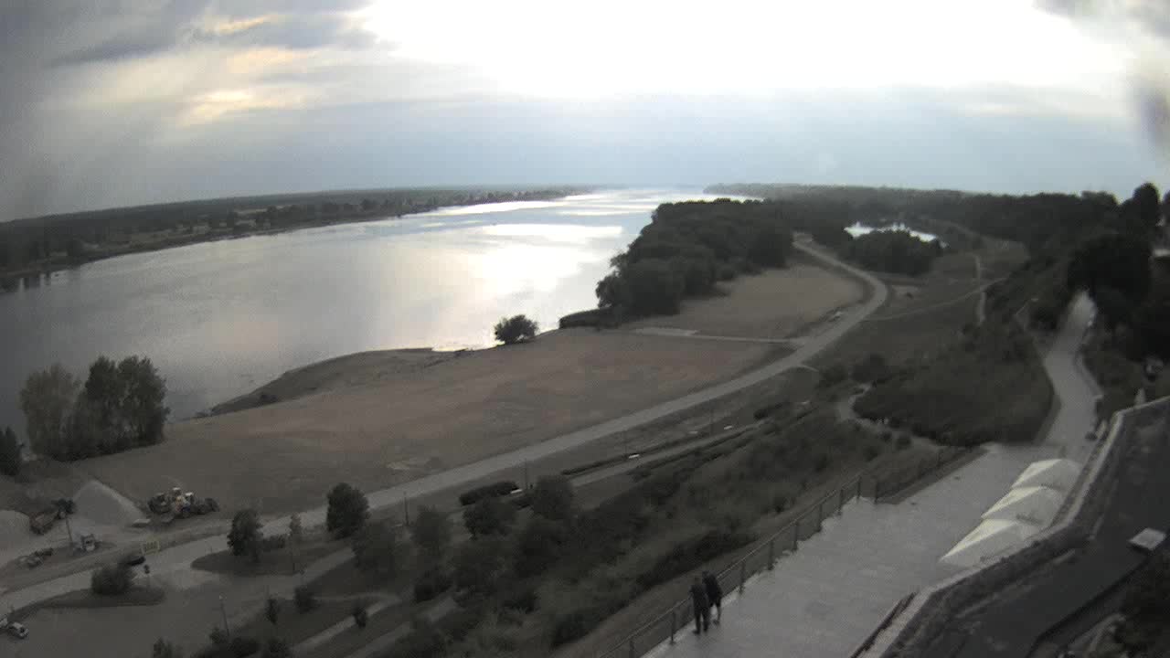 Obraz z kamery na plażę nad Wisłą w Płocku w dniu 2018-07-11 18:14