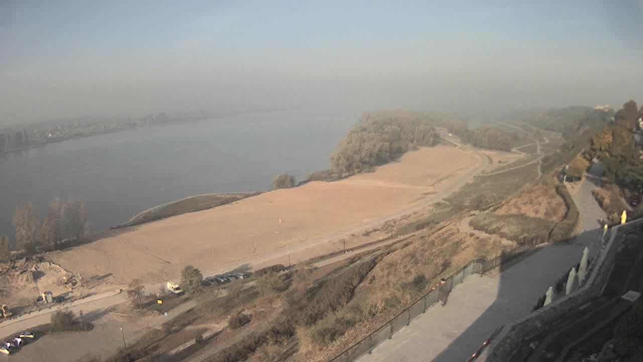 Obraz z kamery na plażę nad Wisłą w Płocku w dniu 2018-10-10 08:56