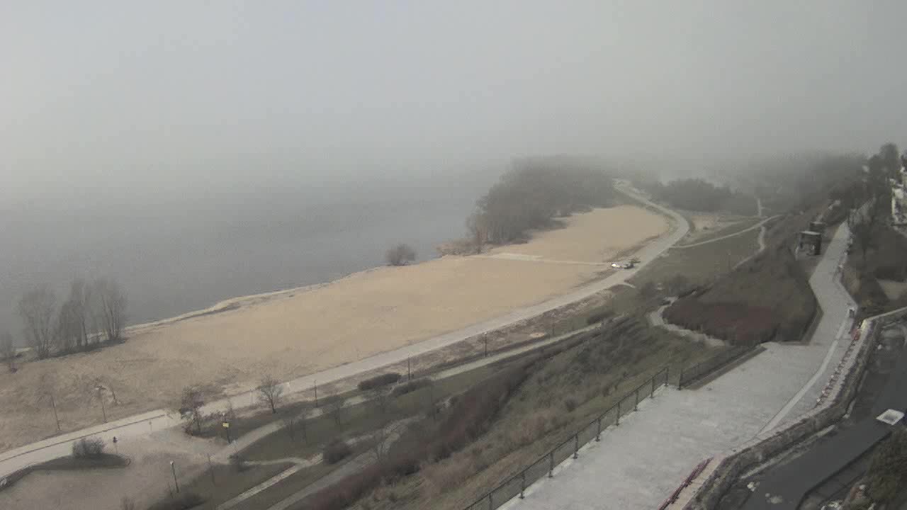 Obraz z kamery na plażę nad Wisłą w Płocku w dniu 2019-02-25 10:42