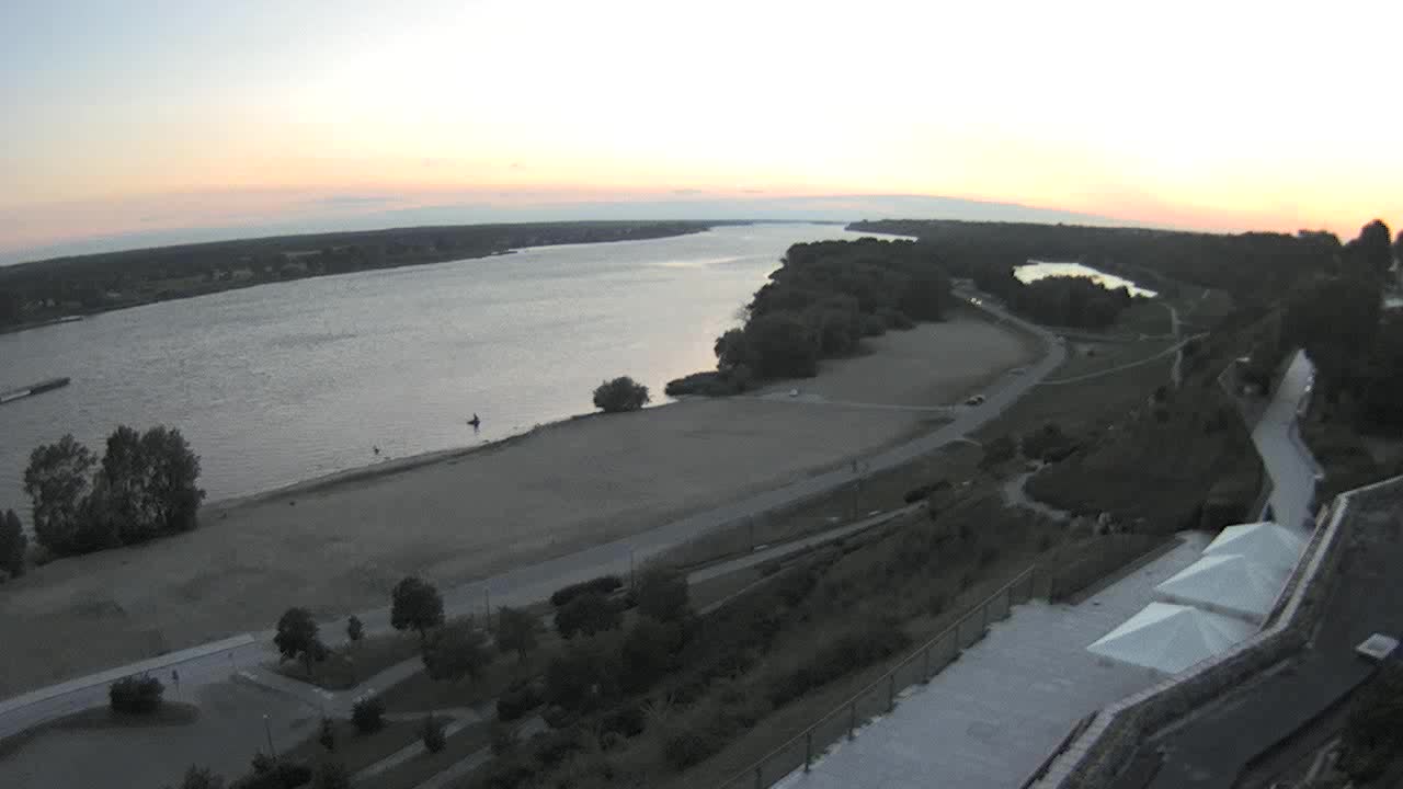 Obraz z kamery na plażę nad Wisłą w Płocku w dniu 2019-06-27 21:14