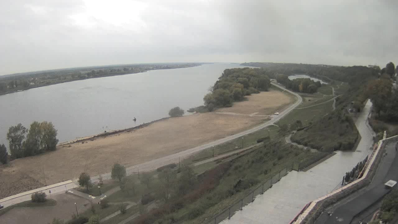 Obraz z kamery na plażę nad Wisłą w Płocku w dniu 2019-10-10 08:56