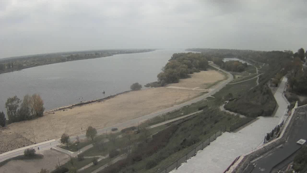 Obraz z kamery na plażę nad Wisłą w Płocku w dniu 2019-10-16 13:28