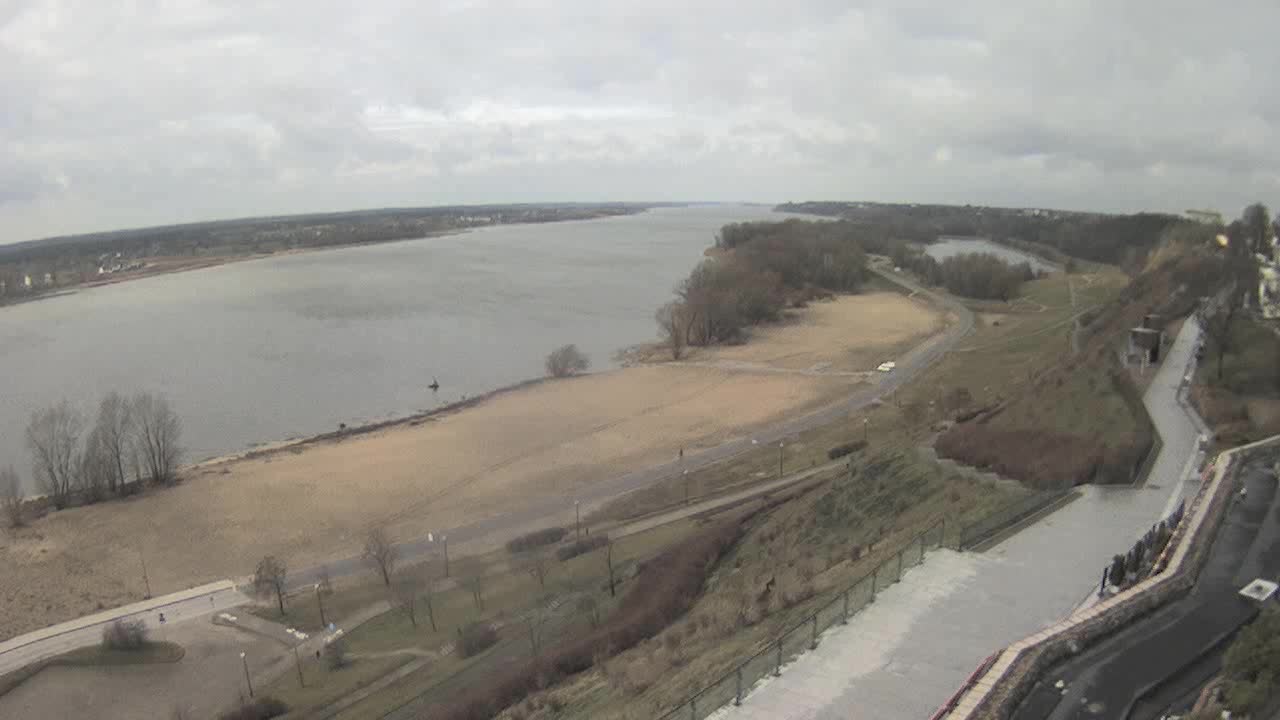 Obraz z kamery na plażę nad Wisłą w Płocku w dniu 2020-02-25 10:42
