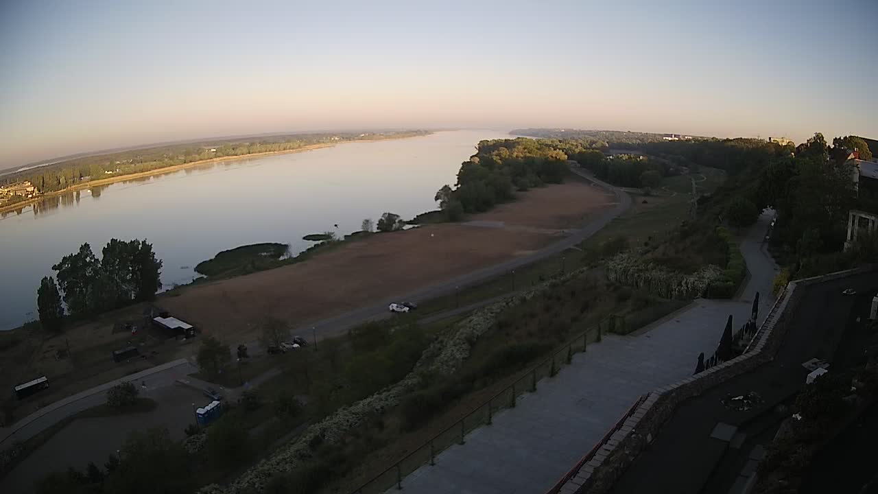 Obraz z kamery na plażę nad Wisłą w Płocku w dniu 2026-05-10 05:44