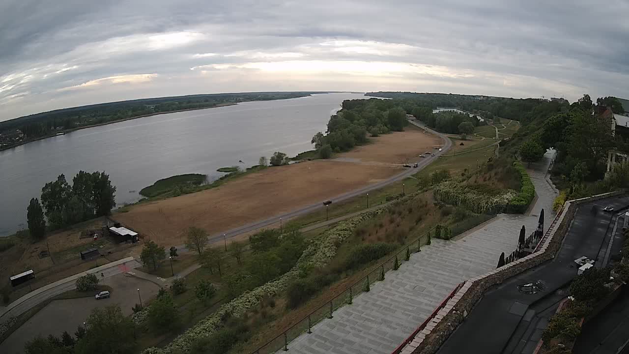 Obraz z kamery na plażę nad Wisłą w Płocku w dniu 2026-05-11 17:14