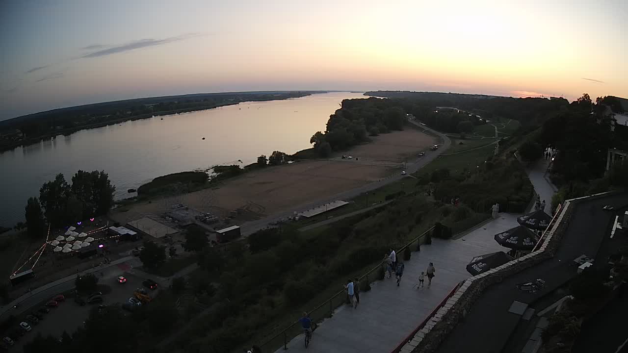 Obraz z kamery na plażę nad Wisłą w Płocku w dniu 2026-06-27 21:14