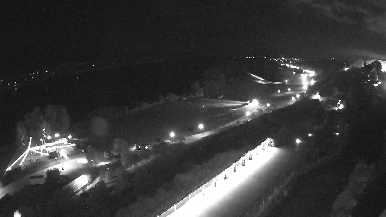 Obraz z kamery na plażę nad Wisłą w Płocku w dniu 2026-07-11 01:02