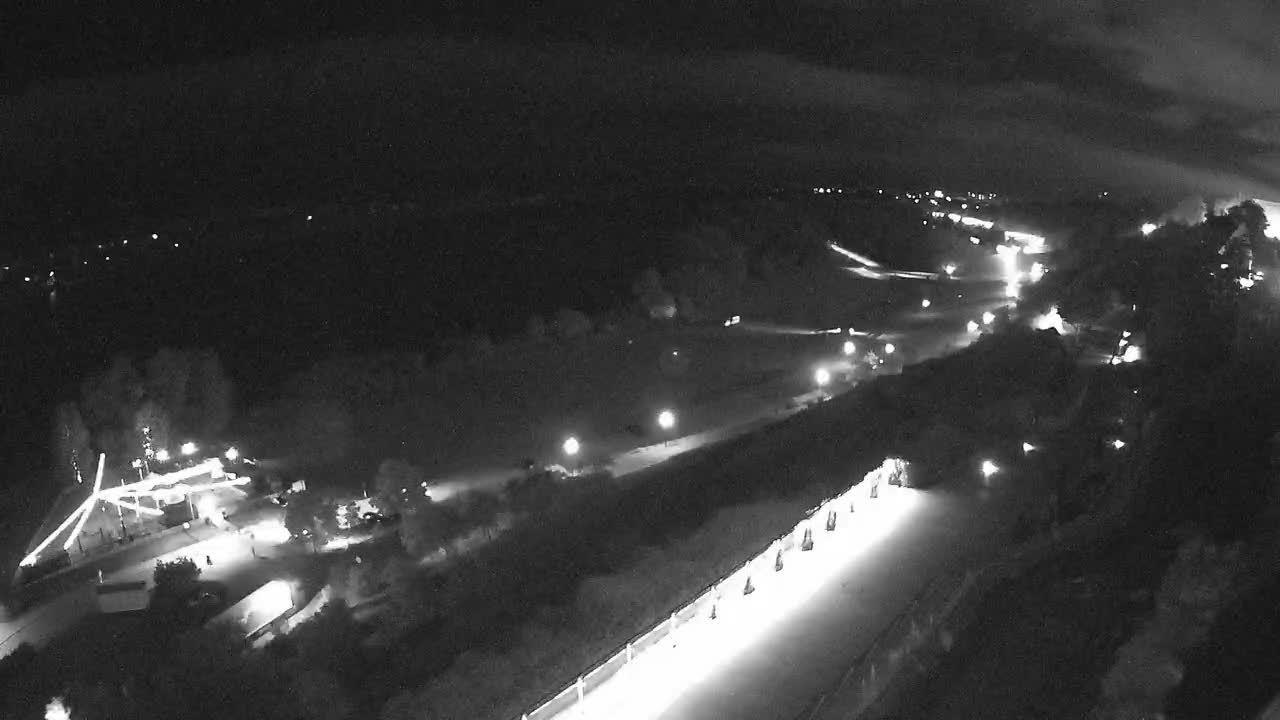 Obraz z kamery na plażę nad Wisłą w Płocku w dniu 2026-07-11 01:08