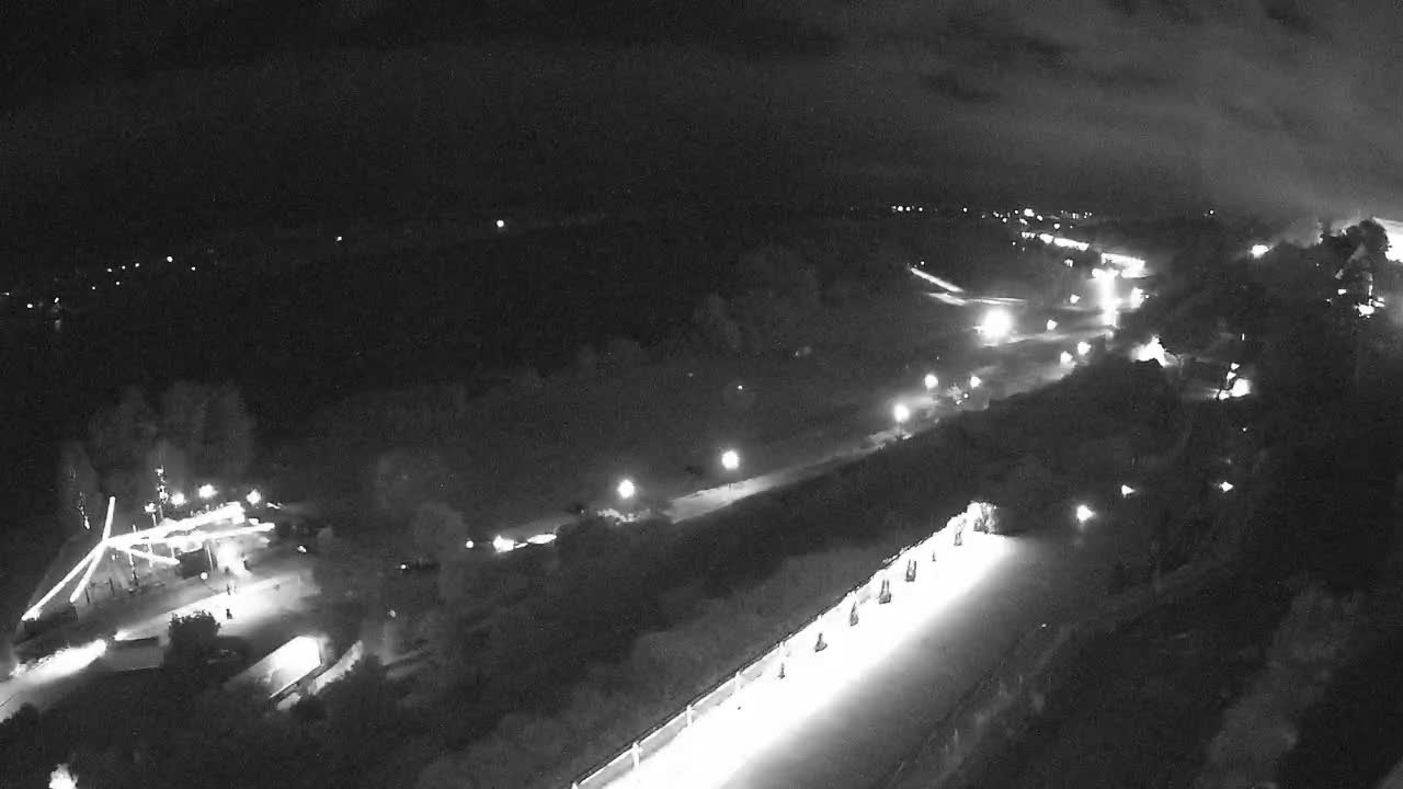 Obraz z kamery na plażę nad Wisłą w Płocku w dniu 2026-07-11 01:14