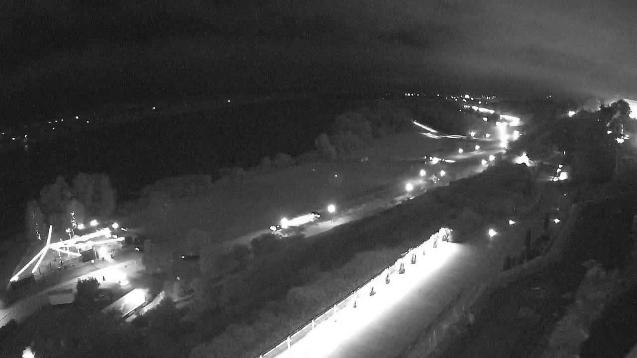 Obraz z kamery na plażę nad Wisłą w Płocku w dniu 2026-07-11 01:26