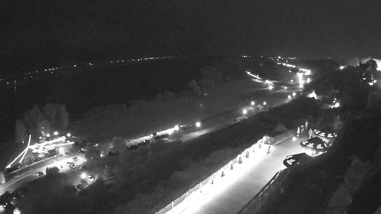 Obraz z kamery na plażę nad Wisłą w Płocku w dniu 2026-07-17 22:02