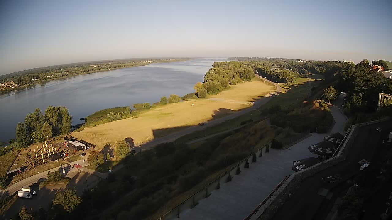 Obraz z kamery na plażę nad Wisłą w Płocku w dniu 2026-08-26 07:32