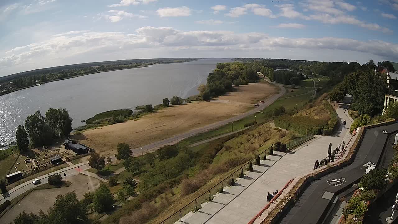 Obraz z kamery na plażę nad Wisłą w Płocku w dniu 2026-09-10 14:50