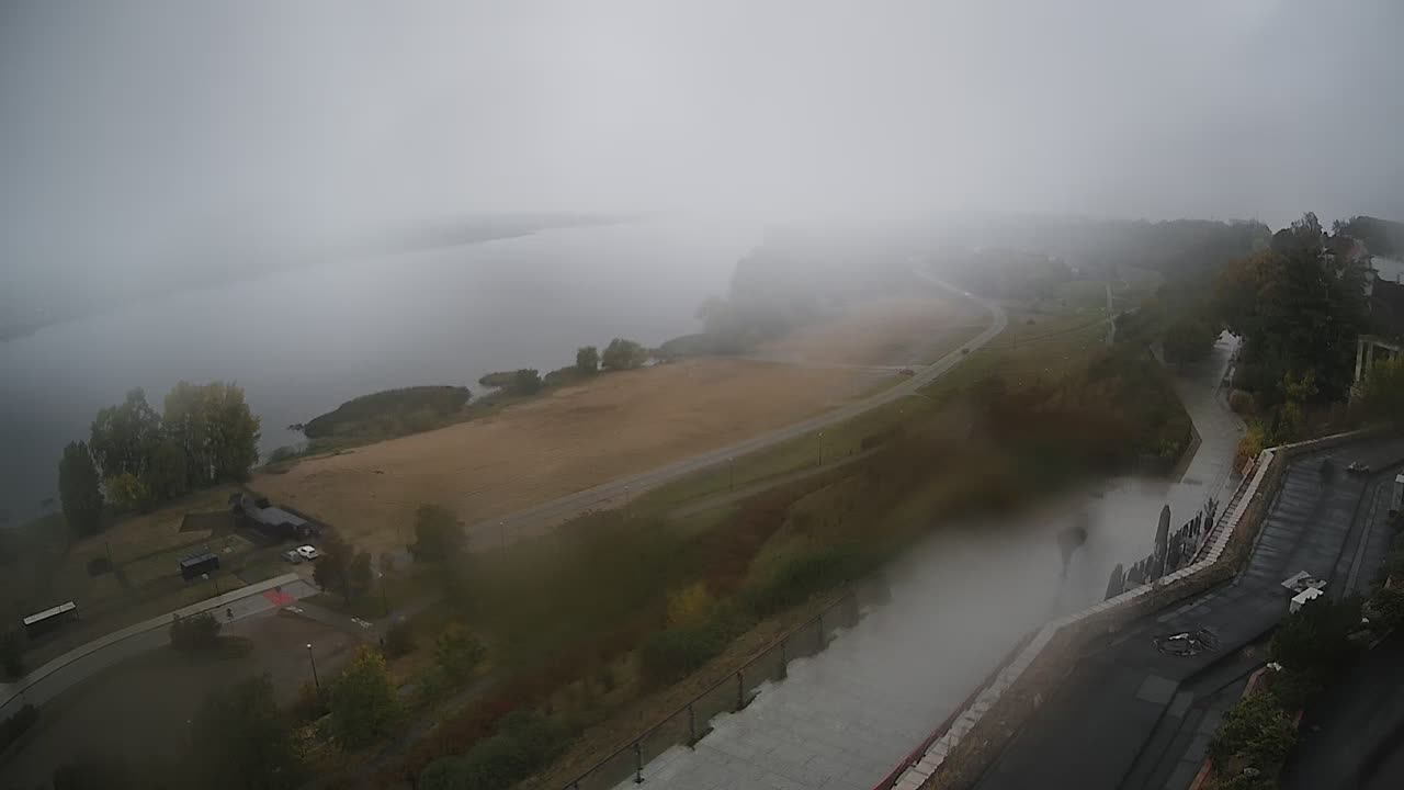 Obraz z kamery na plażę nad Wisłą w Płocku w dniu 2026-10-10 08:56