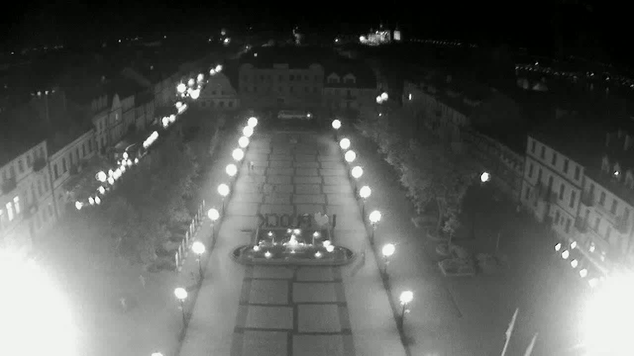 Obraz z kamery na Starym Rynku w Płocku w dniu 2018-10-27 20:06