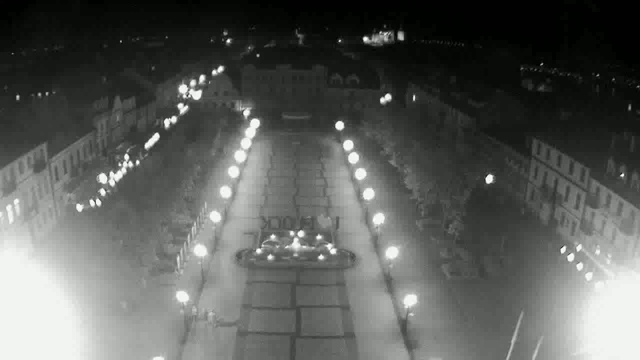 Obraz z kamery na Starym Rynku w Płocku w dniu 2018-10-27 20:12