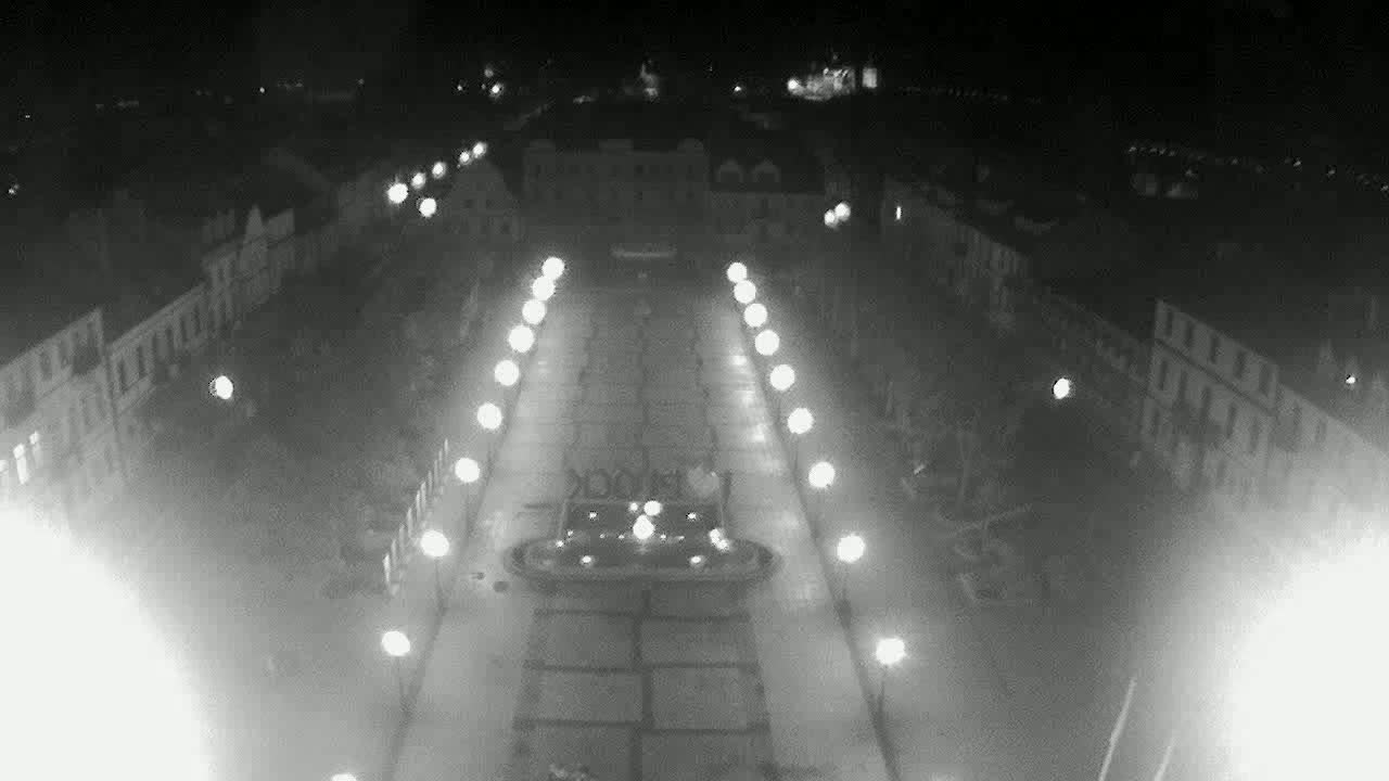 Obraz z kamery na Starym Rynku w Płocku w dniu 2018-11-15 01:36