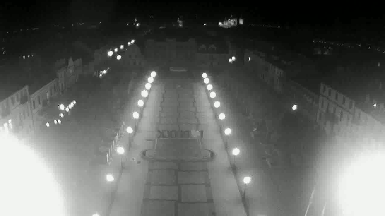 Obraz z kamery na Starym Rynku w Płocku w dniu 2018-11-19 21:48