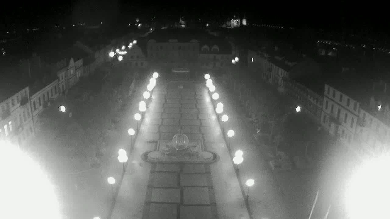 Obraz z kamery na Starym Rynku w Płocku w dniu 2018-12-04 23:24