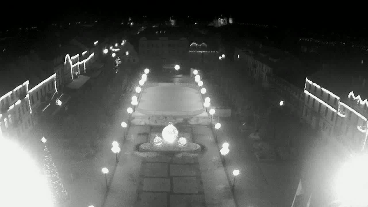 Obraz z kamery na Starym Rynku w Płocku w dniu 2018-12-24 21:48