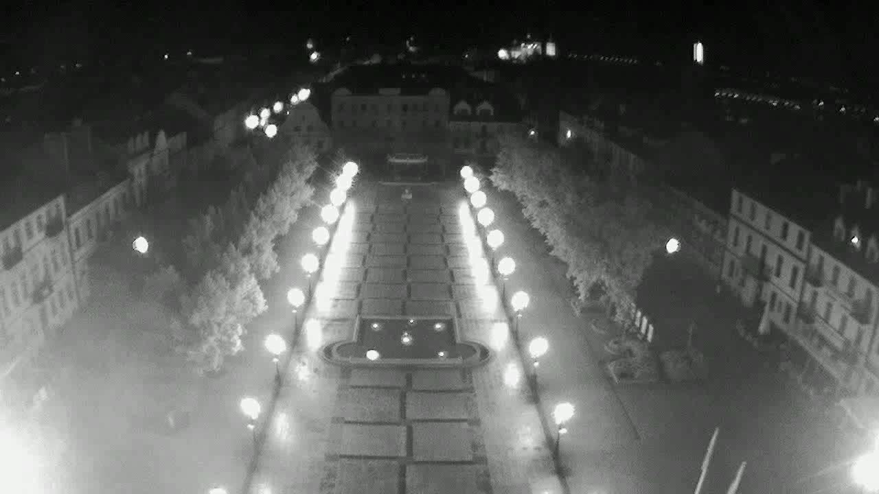 Obraz z kamery na Starym Rynku w Płocku w dniu 2019-07-11 00:54