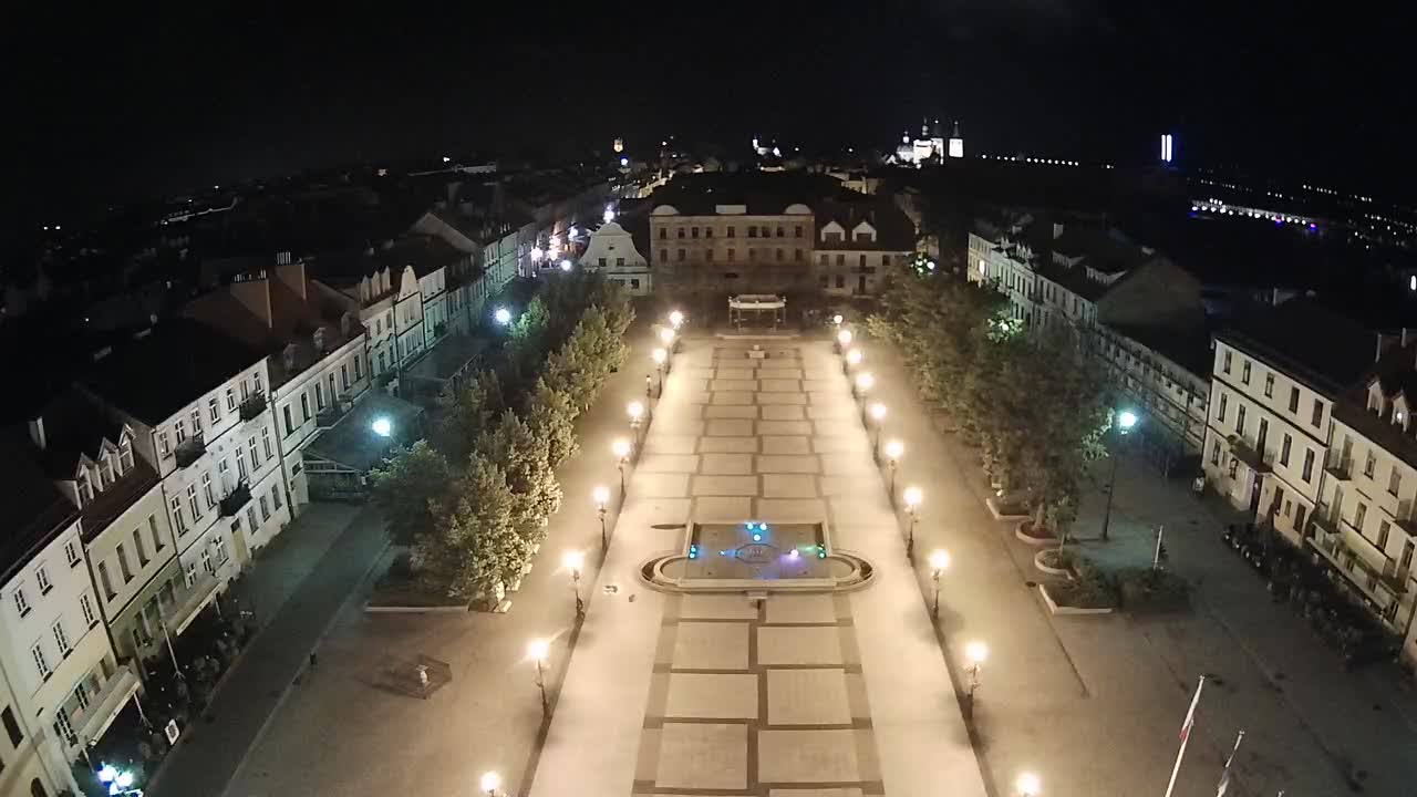 Obraz z kamery na Starym Rynku w Płocku w dniu 2022-07-11 00:24
