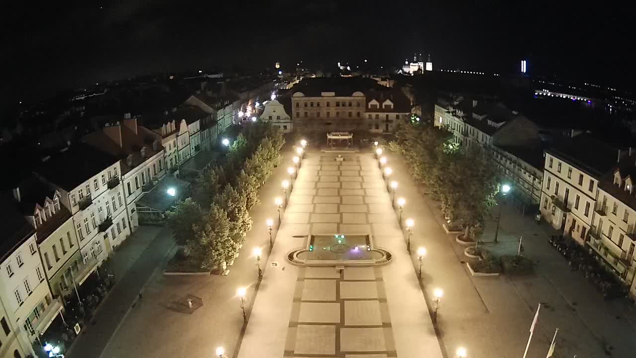 Obraz z kamery na Starym Rynku w Płocku w dniu 2022-07-11 00:54