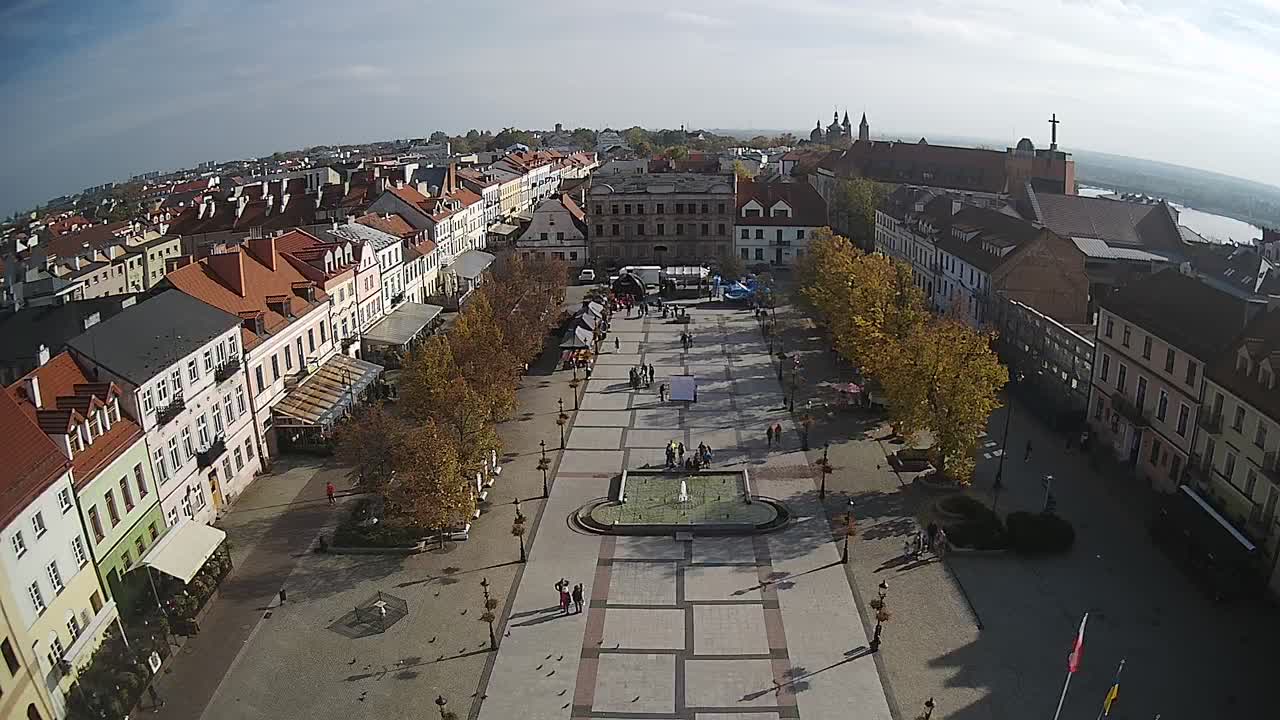 Obraz z kamery na Starym Rynku w Płocku w dniu 2022-10-16 13:18