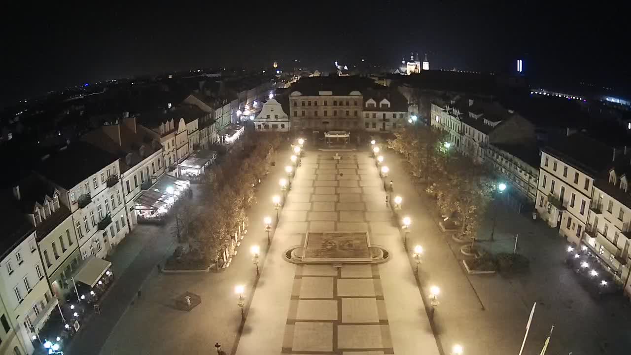 Obraz z kamery na Starym Rynku w Płocku w dniu 2022-10-27 20:12