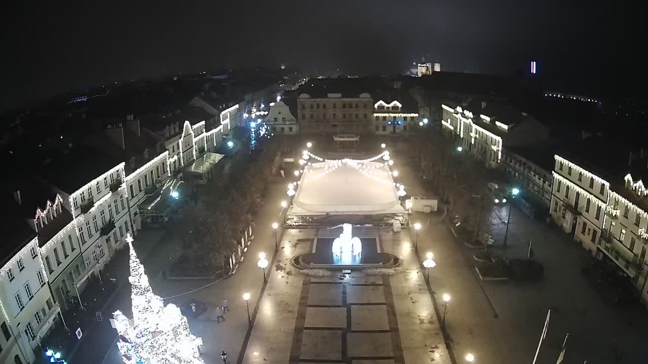 Obraz z kamery na Starym Rynku w Płocku w dniu 2022-12-24 21:48