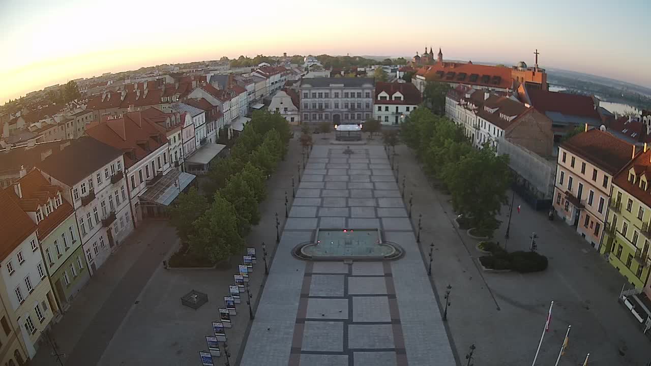 Obraz z kamery na Starym Rynku w Płocku w dniu 2026-05-10 05:10