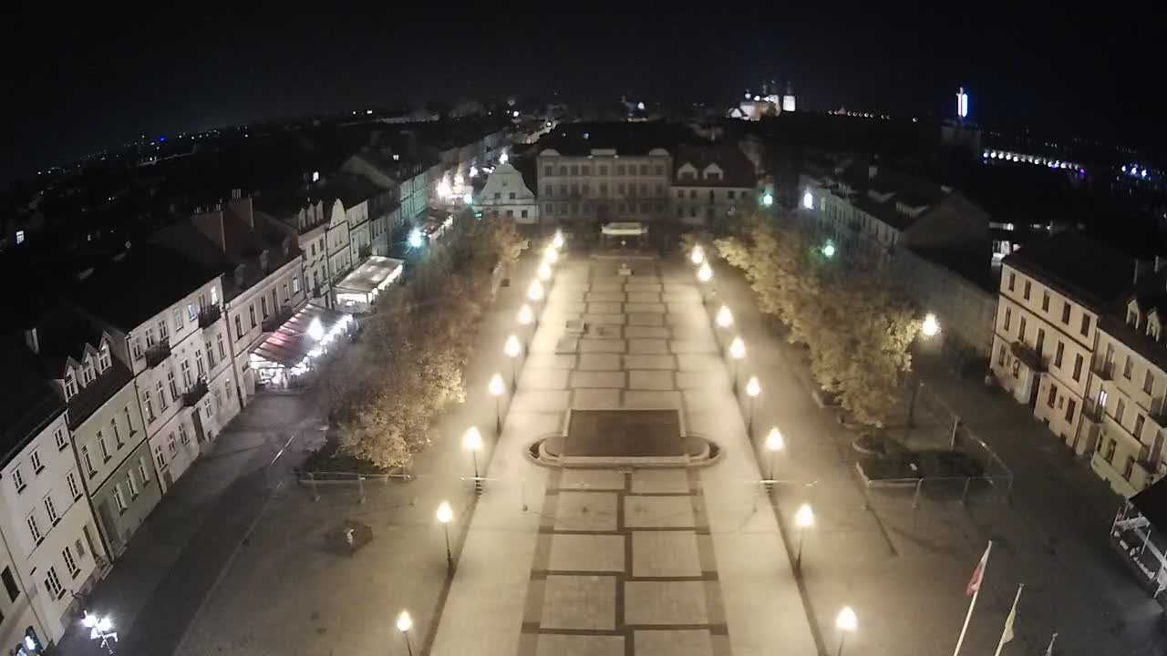 Obraz z kamery na Starym Rynku w Płocku w dniu 2026-10-27 20:04