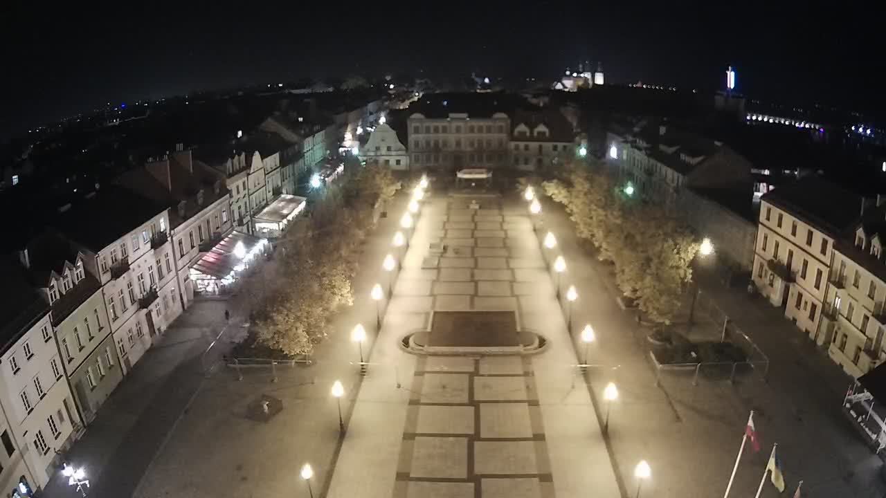 Obraz z kamery na Starym Rynku w Płocku w dniu 2026-10-27 20:10